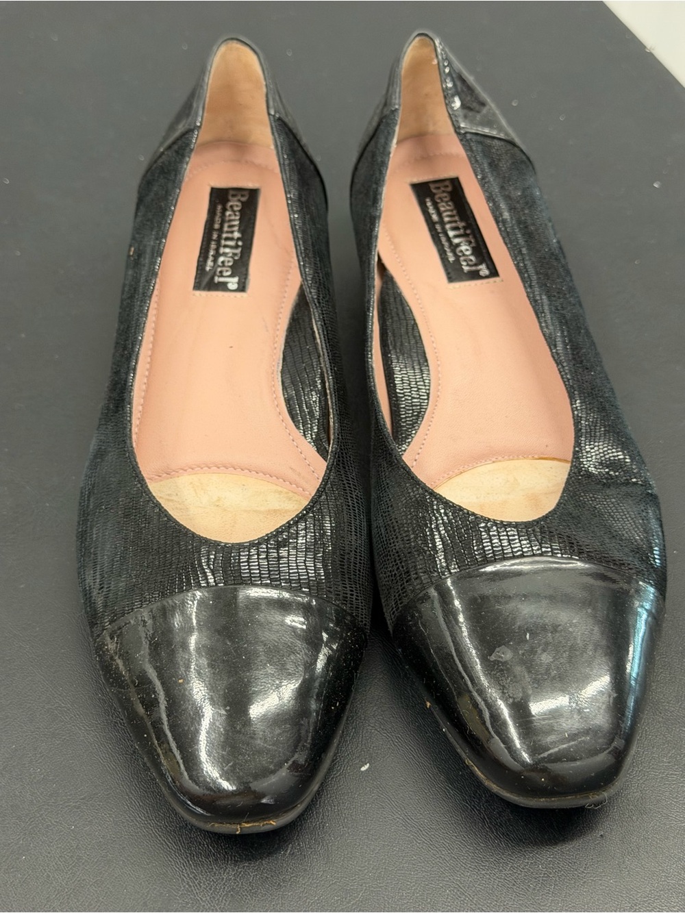 BeautiFeel Black Cap-Toe Textured Ballet Flats